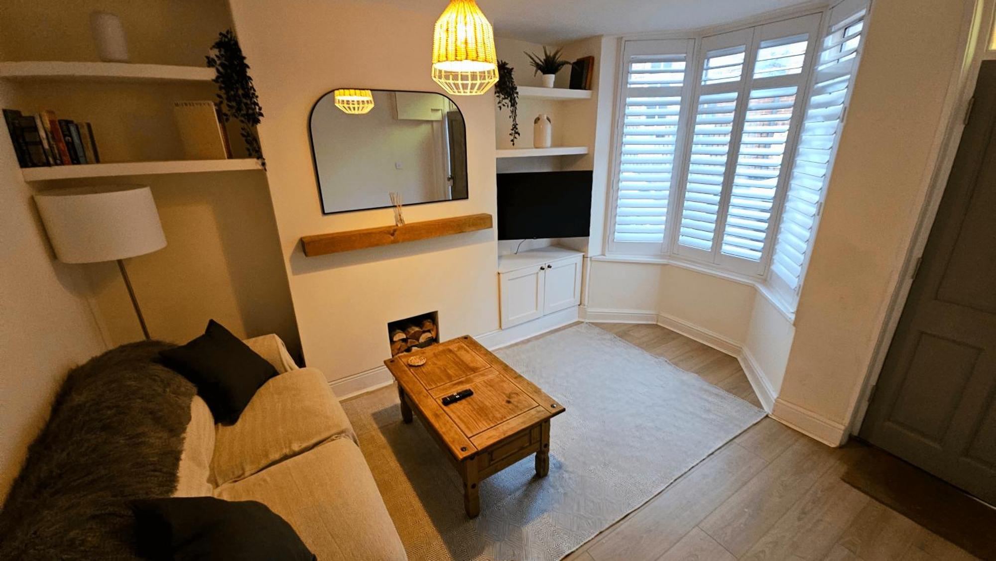 Holiday home Centre With Hot Tub - 3 Bed *