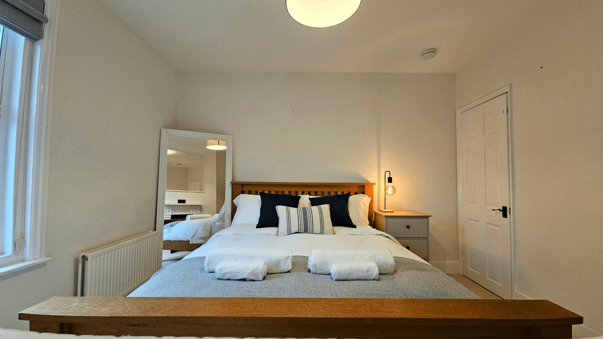 Centre With Hot Tub - 3 Bed *