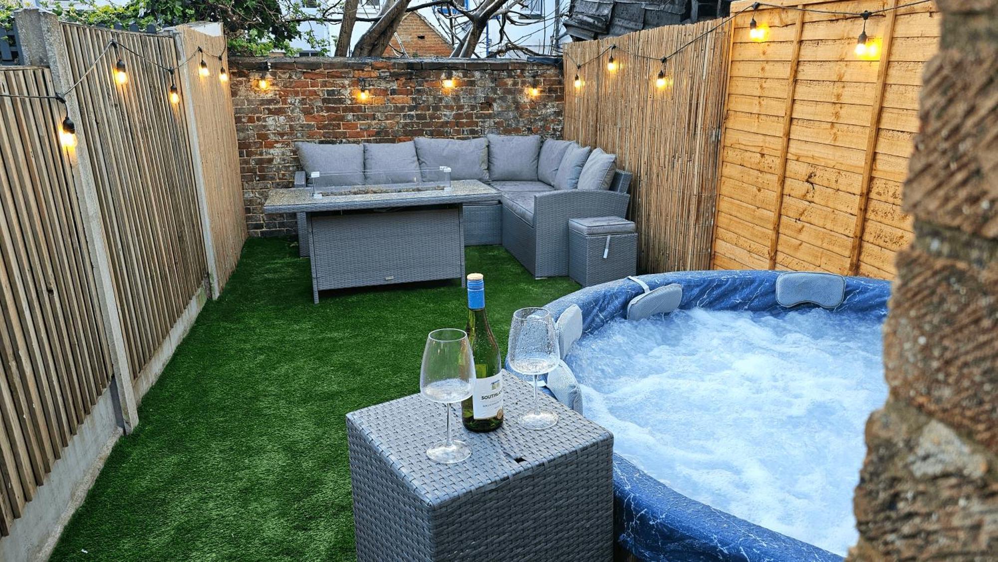 Centre With Hot Tub - 3 Bed Canterbury